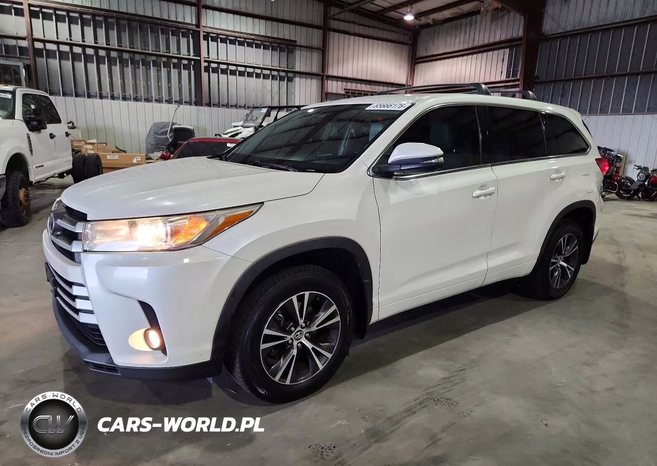 2017 Toyota Highlander Le Plus – zdjęcie 1 z 13