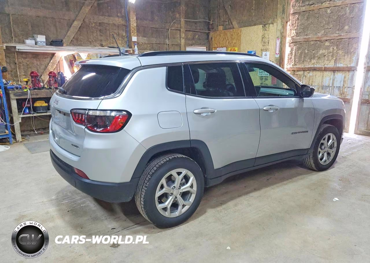 2024 Jeep Compass Latitude VIN:3C4NJDBNXRT133139 - 3
