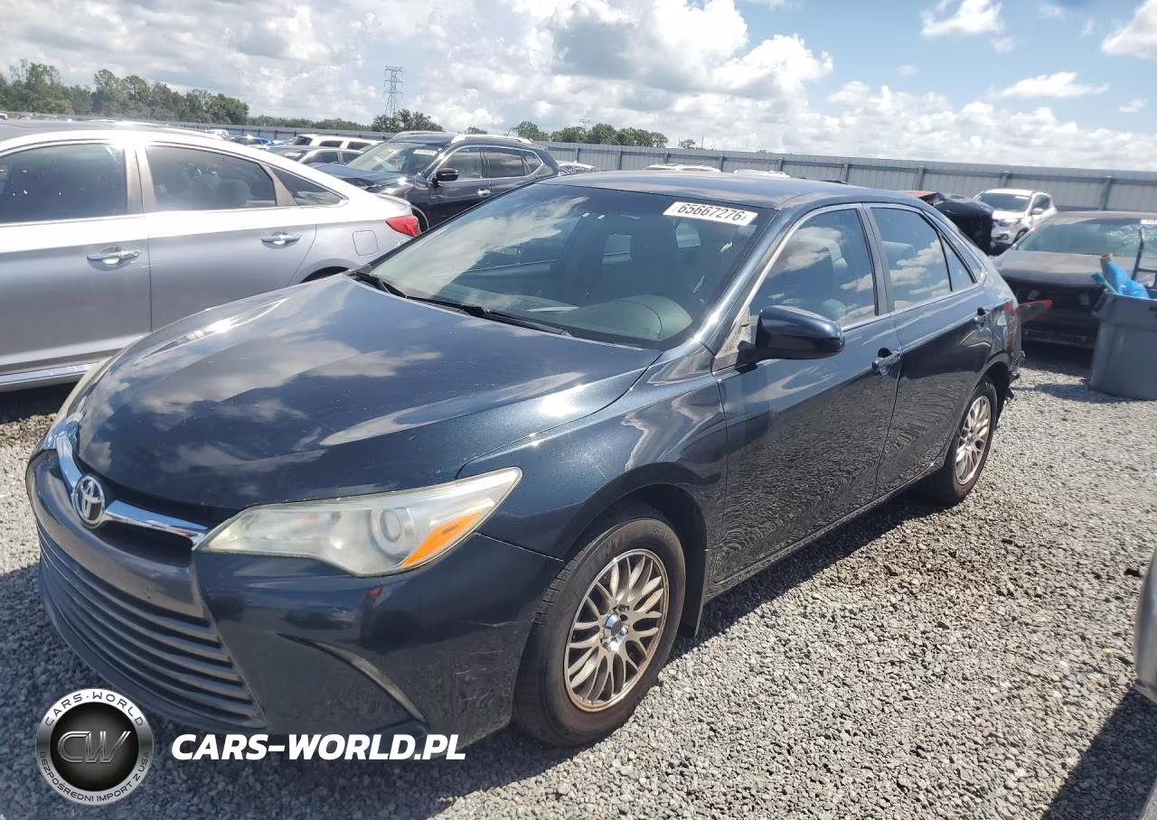 2015 Toyota Camry Le – zdjęcie 1 z 12