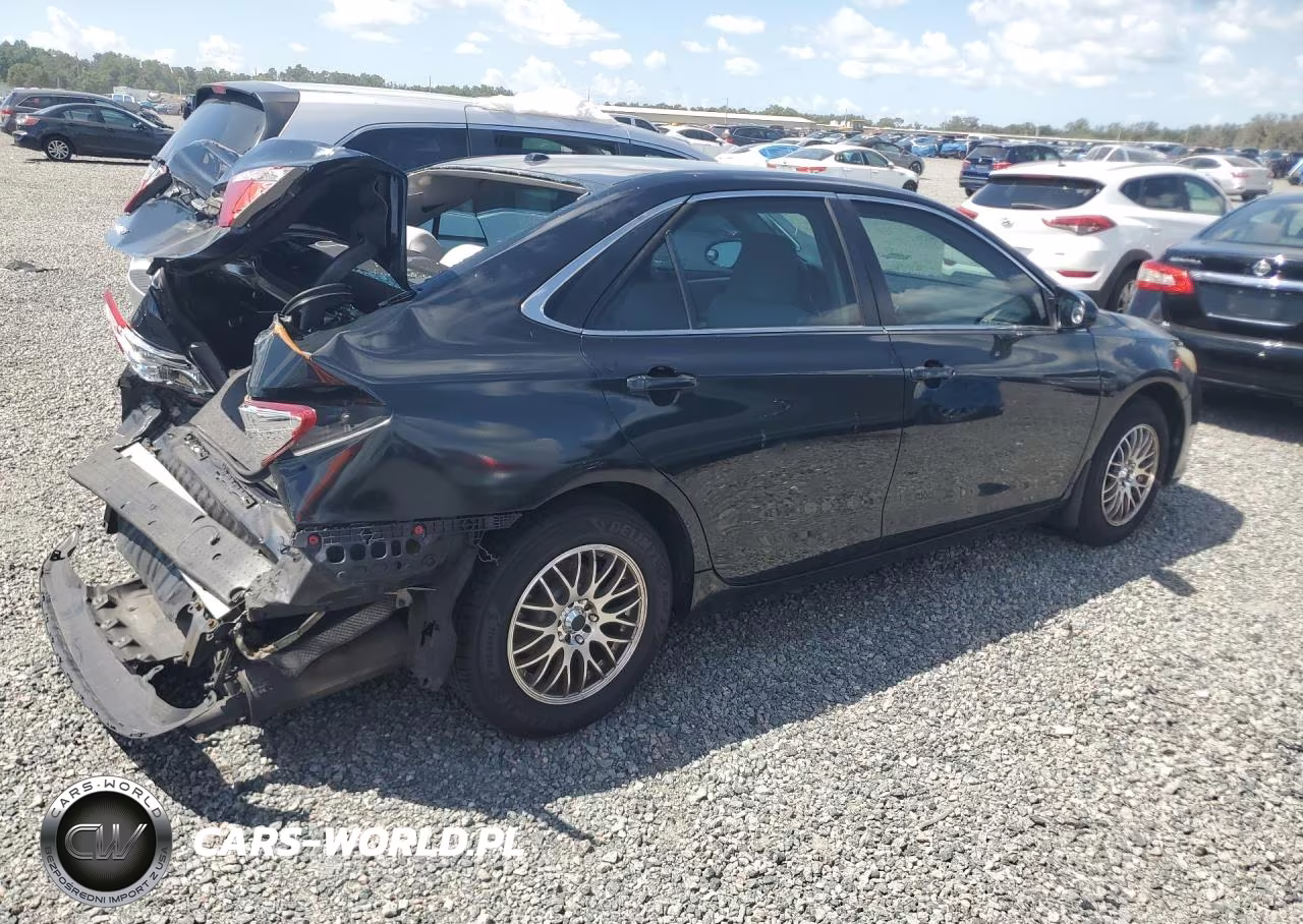 2015 Toyota Camry Le VIN:4T4BF1FK1FR449762 - 3