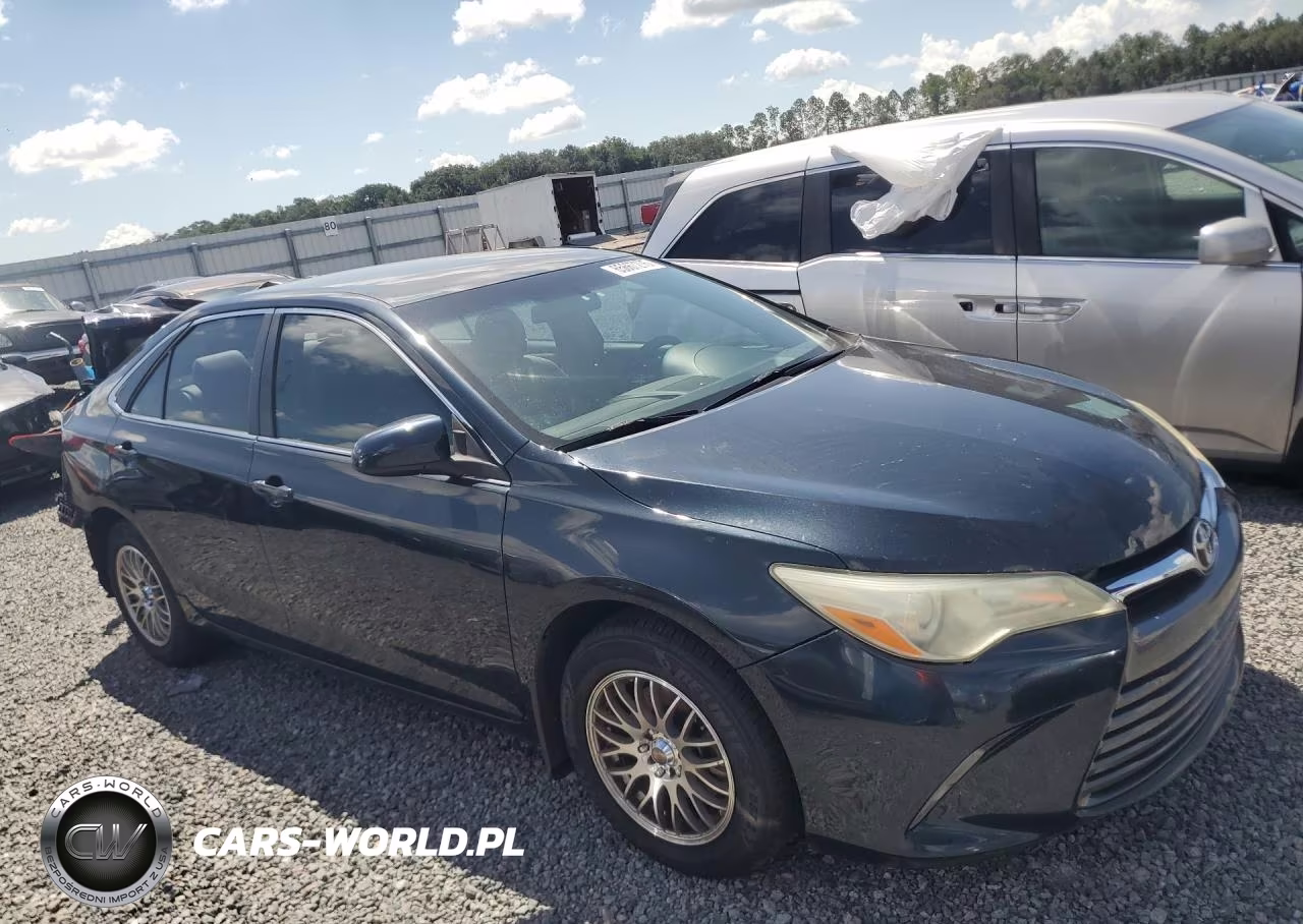 2015 Toyota Camry Le VIN:4T4BF1FK1FR449762 - 4