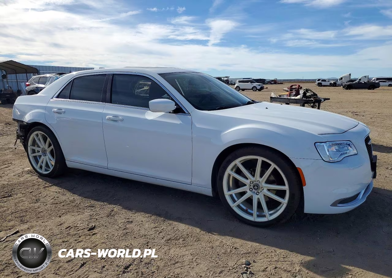 2015 Chrysler 300 Limited VIN:2C3CCAAG9FH814193 - 4