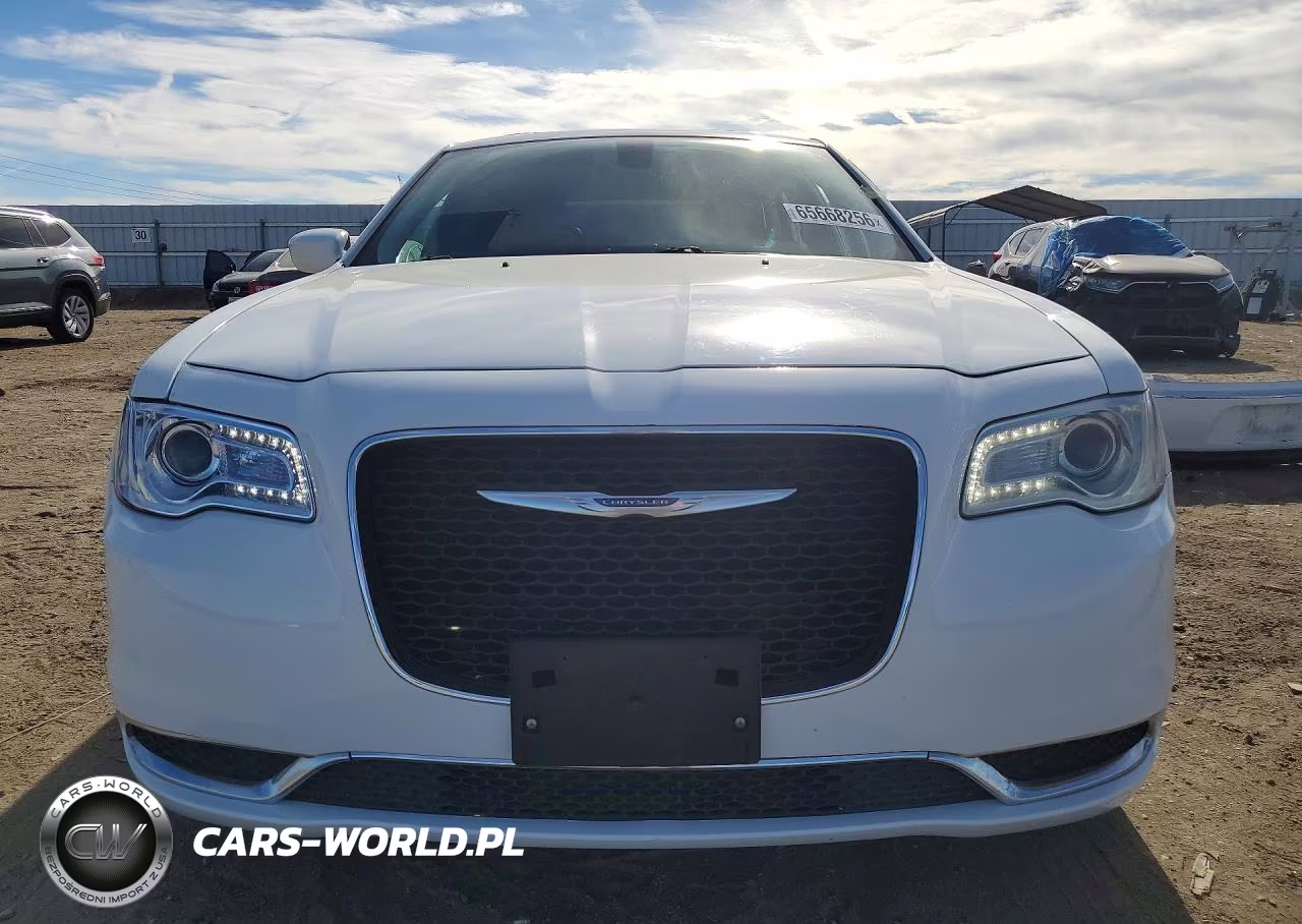 2015 Chrysler 300 Limited VIN:2C3CCAAG9FH814193 - 5