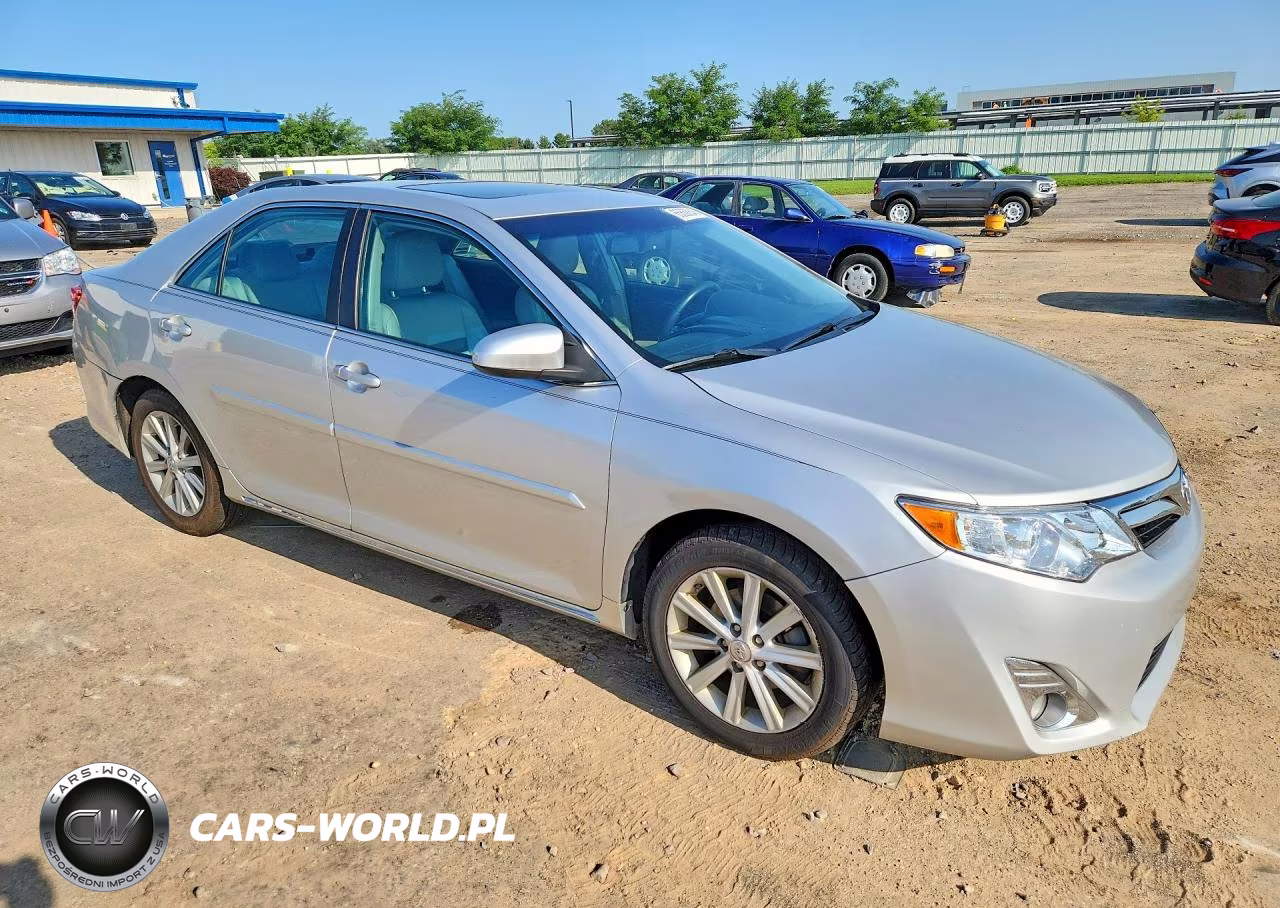 2014 Toyota Camry Xle VIN:4T4BF1FK5ER341076 - 4