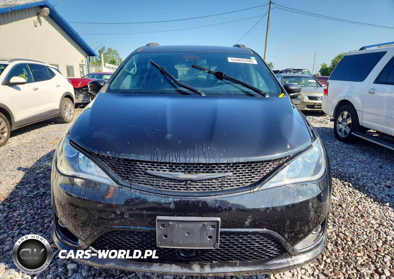 2020 Chrysler Pacifica Touring L VIN:2C4RC1BGXLR104682 - 5