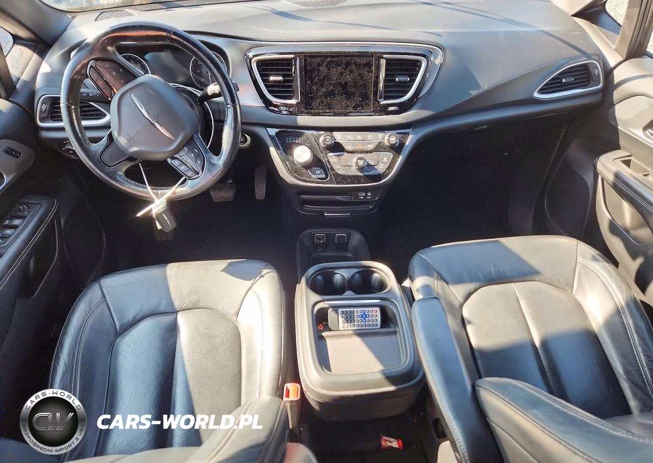 2020 Chrysler Pacifica Touring L VIN:2C4RC1BGXLR104682 - 8
