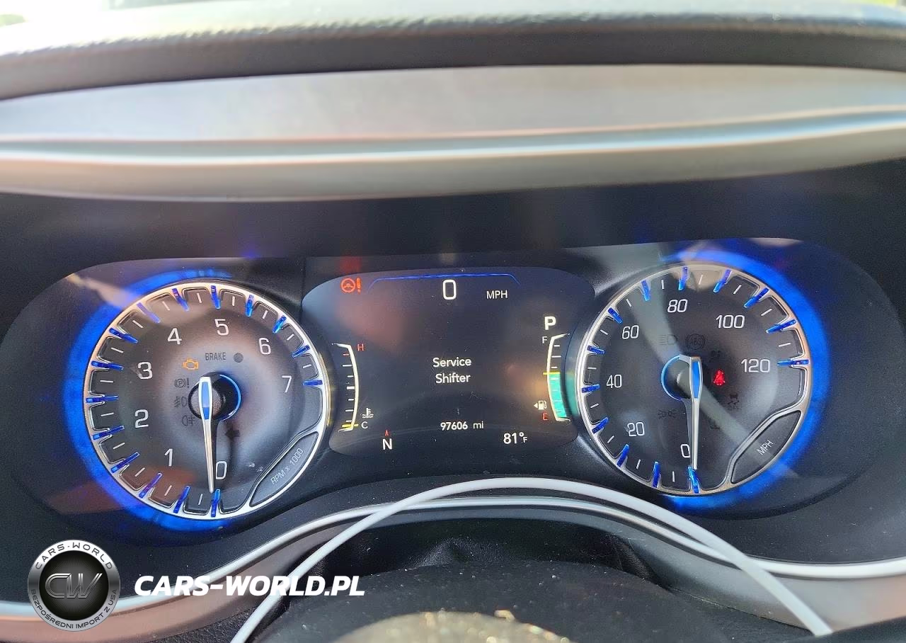2020 Chrysler Pacifica Touring L VIN:2C4RC1BGXLR104682 - 9