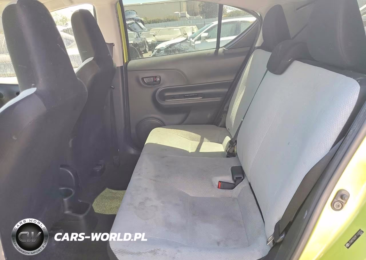 2015 Toyota Prius C One VIN:JTDKDTB37F1103327 - 10