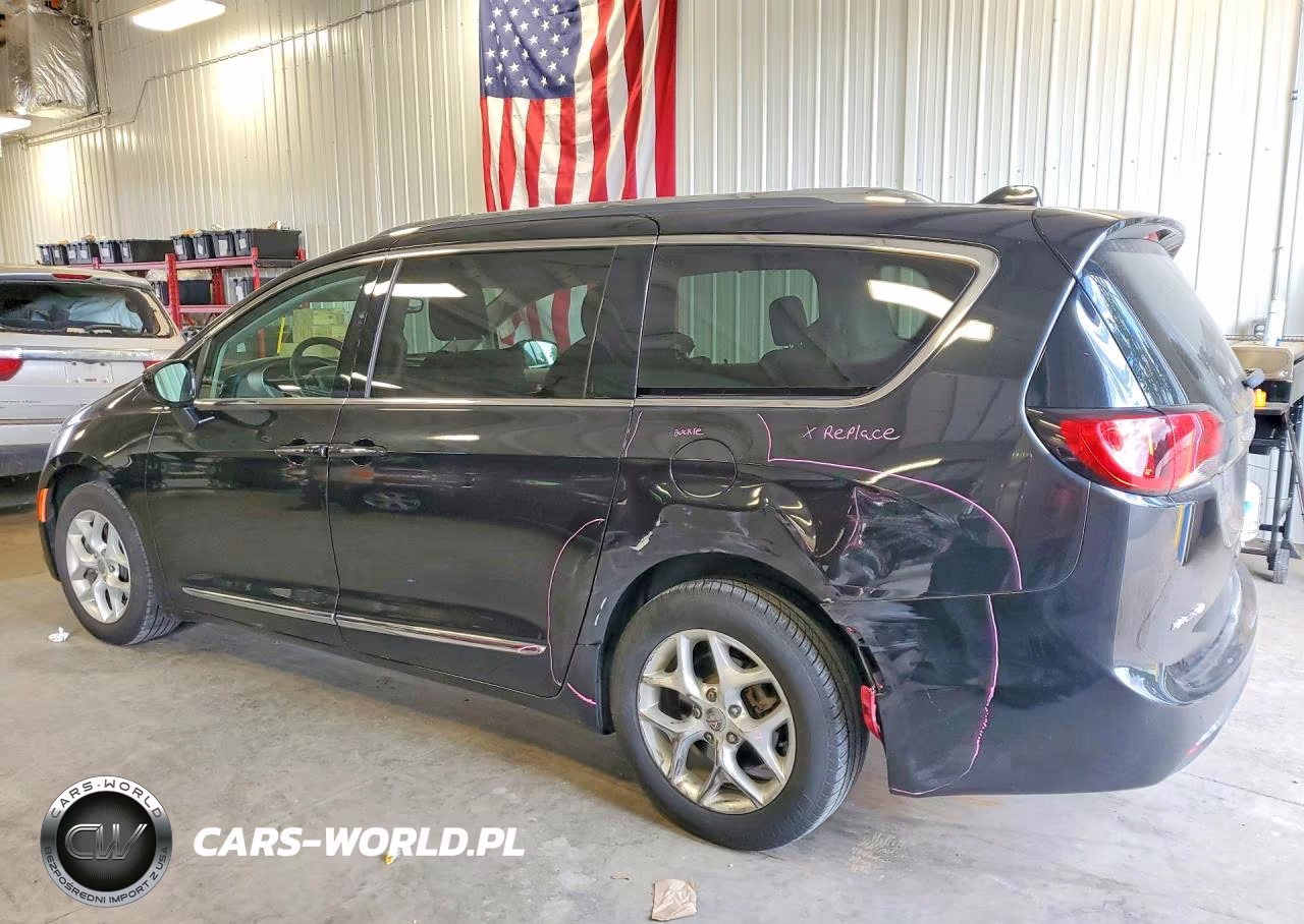 2018 Chrysler Pacifica Touring L VIN:2C4RC1BG1JR103871 - 2