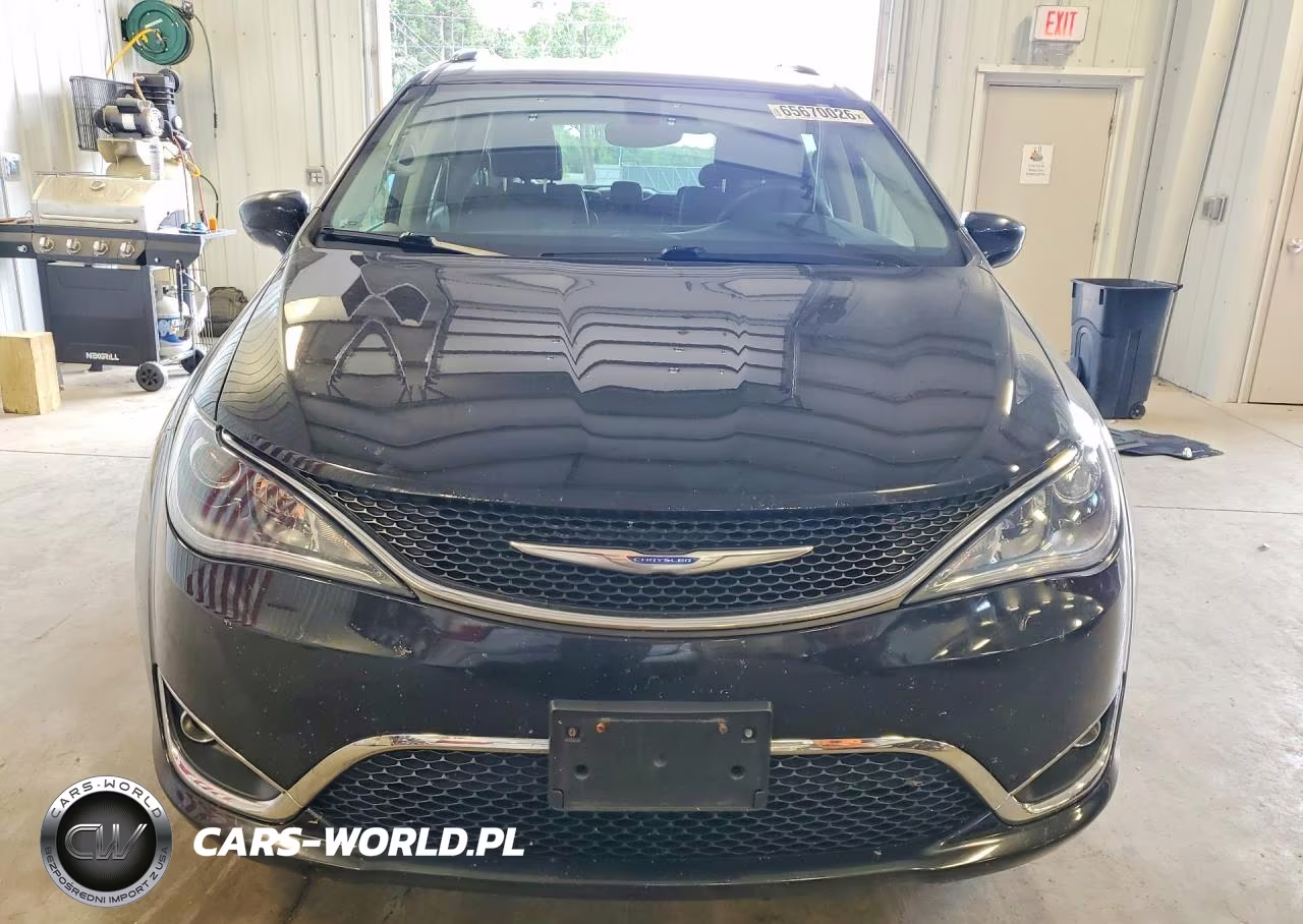 2018 Chrysler Pacifica Touring L VIN:2C4RC1BG1JR103871 - 5