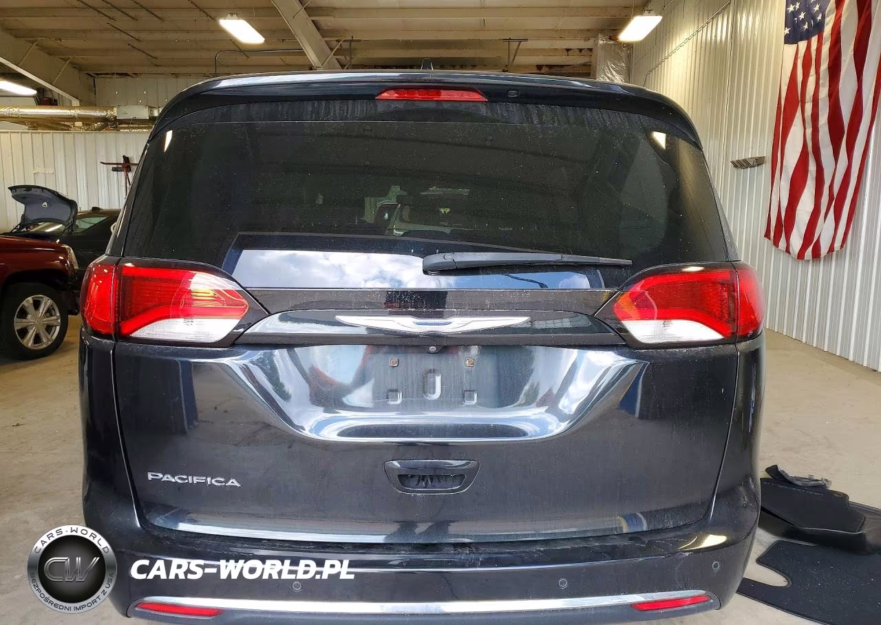 2018 Chrysler Pacifica Touring L VIN:2C4RC1BG1JR103871 - 6