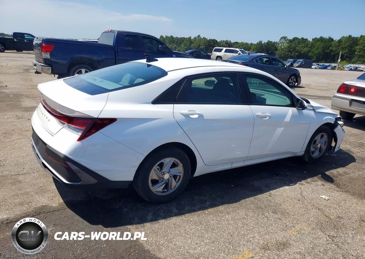 2024 Hyundai Elantra Se VIN:KMHLL4DG5RU851702 - 3
