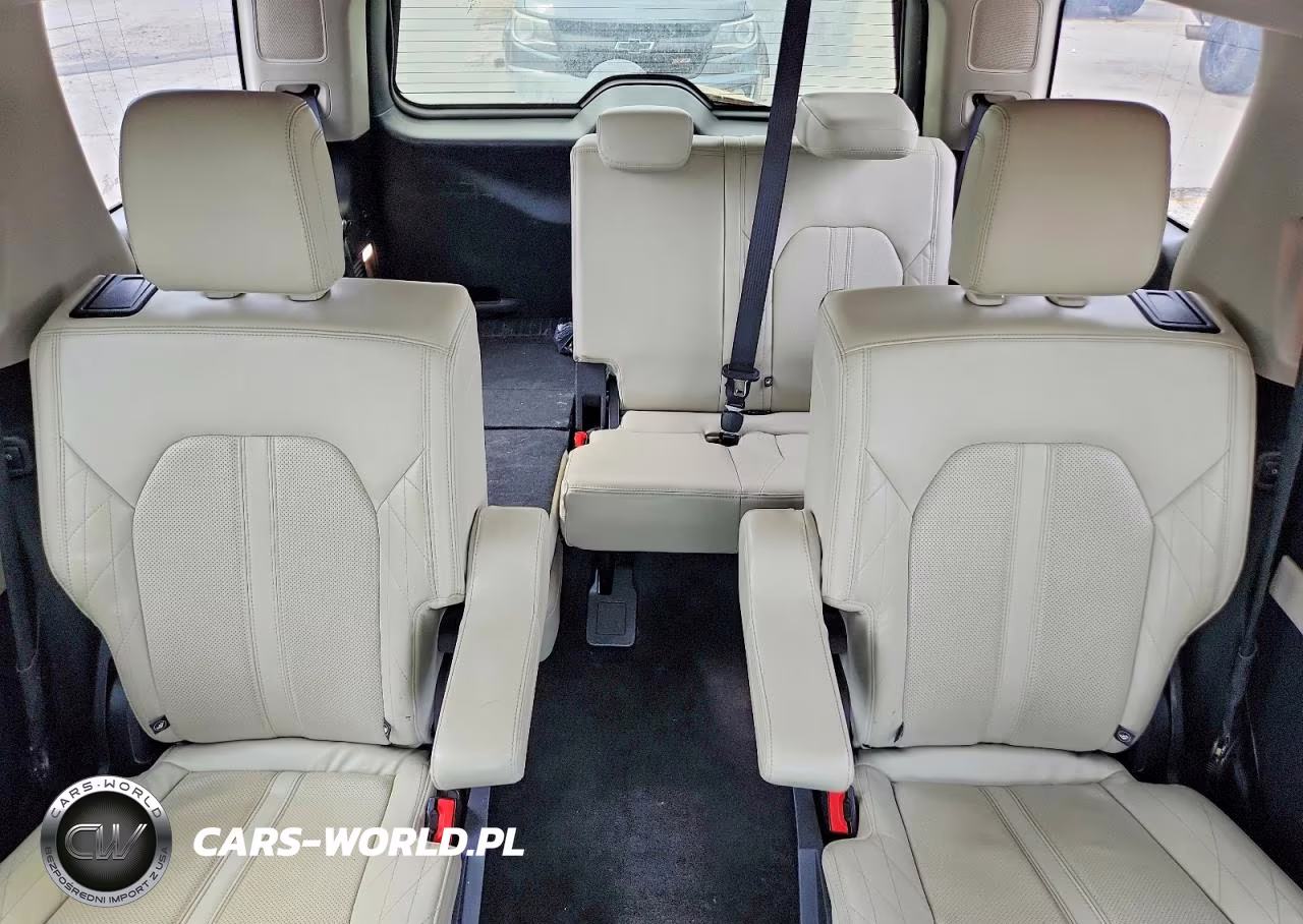 2018 Ford Expedition Platinum VIN:1FMJU1MT0JEA43403 - 10
