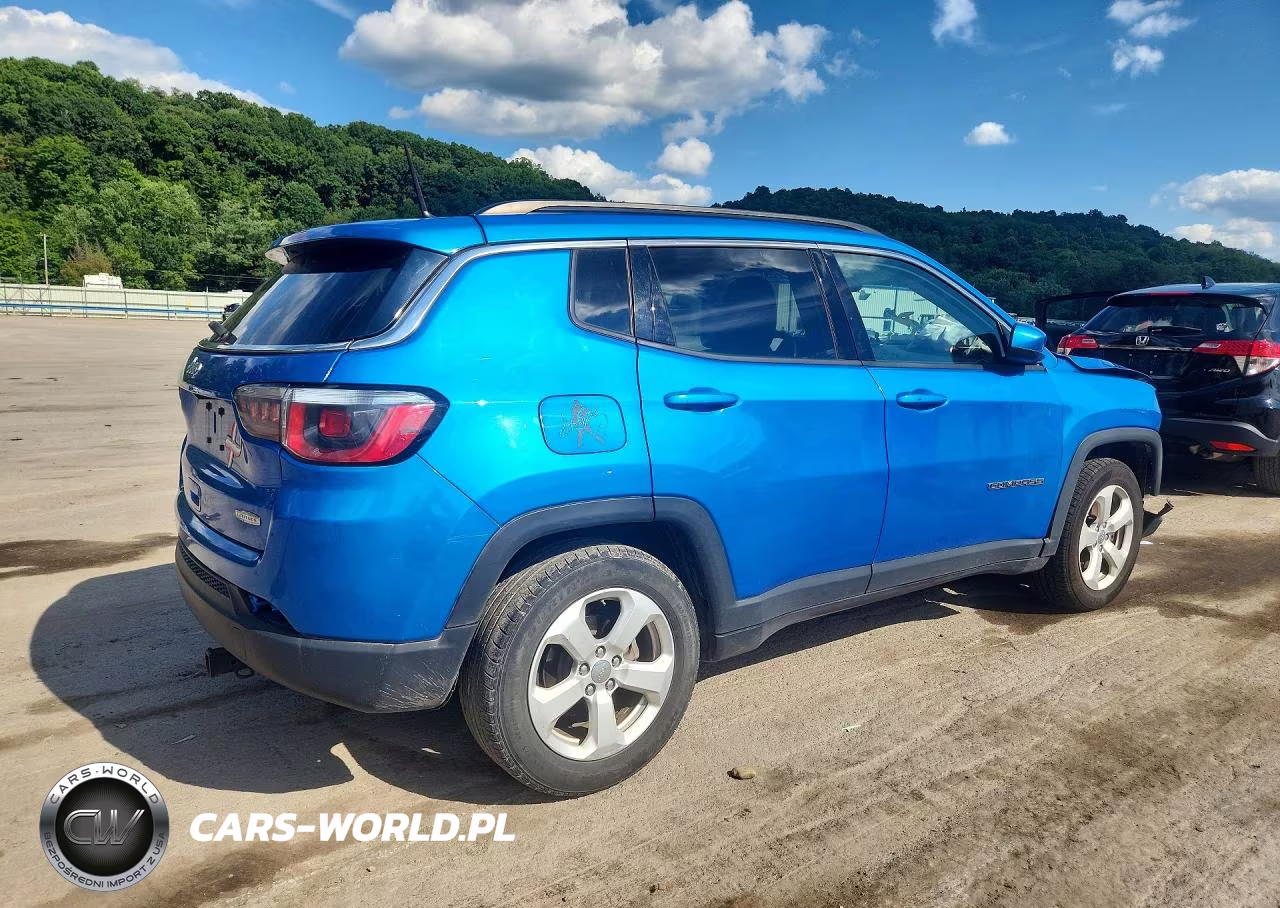 2018 Jeep Compass Latitude VIN:3C4NJCBB5JT286533 - 3