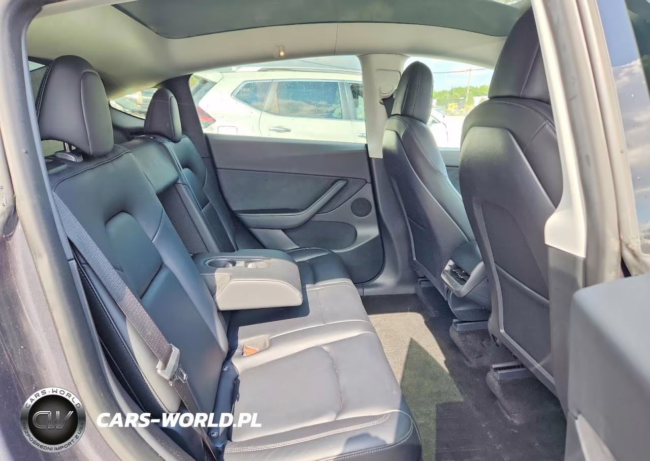 2022 Tesla Model Y VIN:7SAYGDEE8NF380422 - 10