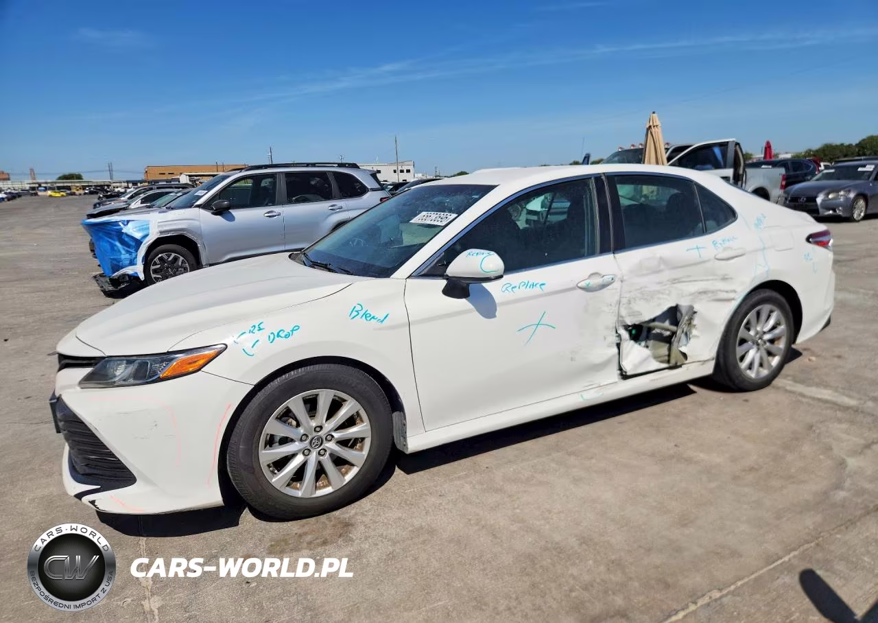 2018 Toyota Camry Le – zdjęcie 1 z 12