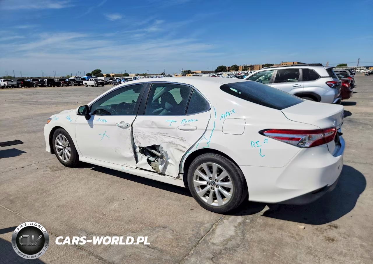 2018 Toyota Camry Le VIN:4T1B11HK5JU514465 - 2