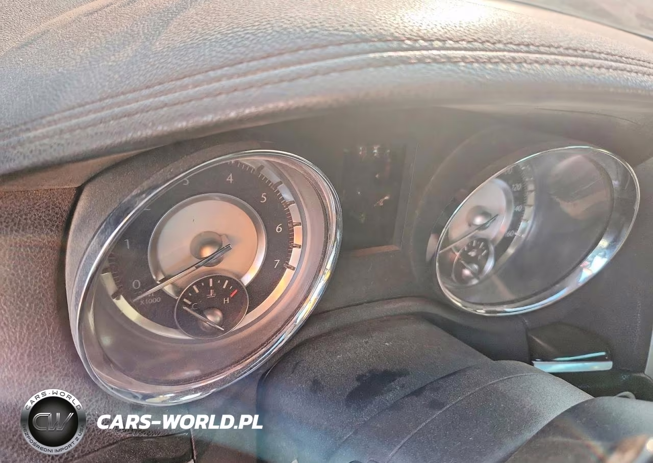 2013 Chrysler 300C VIN:2C3CCAKT1DH632576 - 9