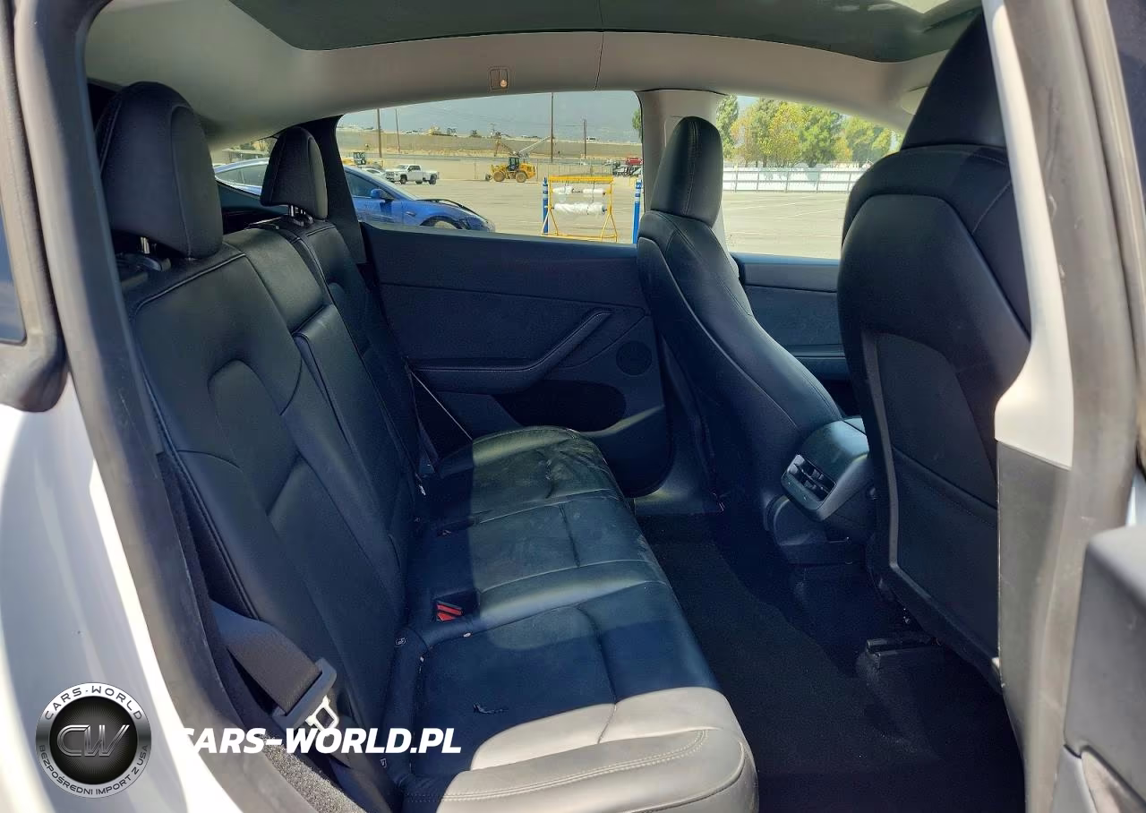 2023 Tesla Model Y VIN:7SAYGDEE9PA141235 - 10