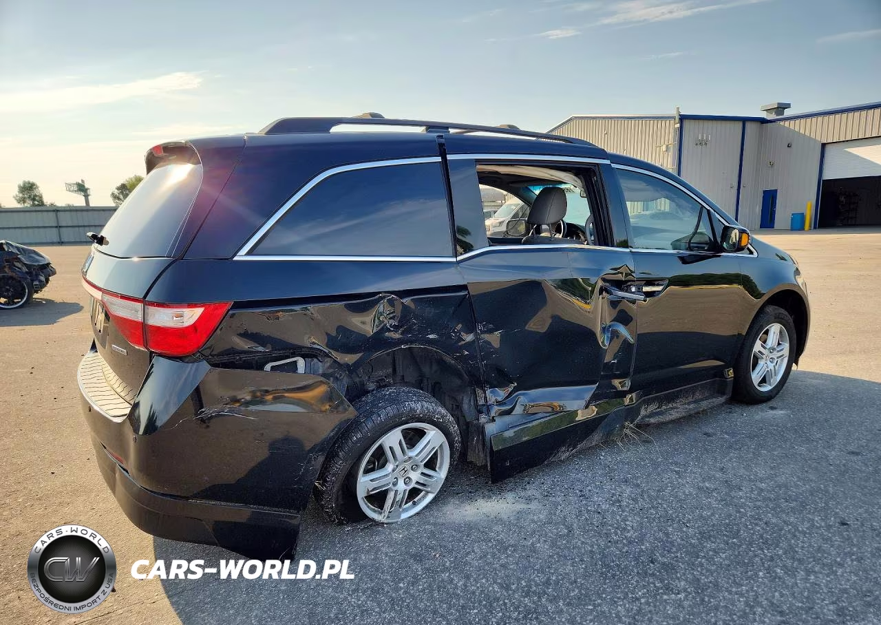 2013 Honda Odyssey Touring VIN:5FNRL5H99DB053849 - 3