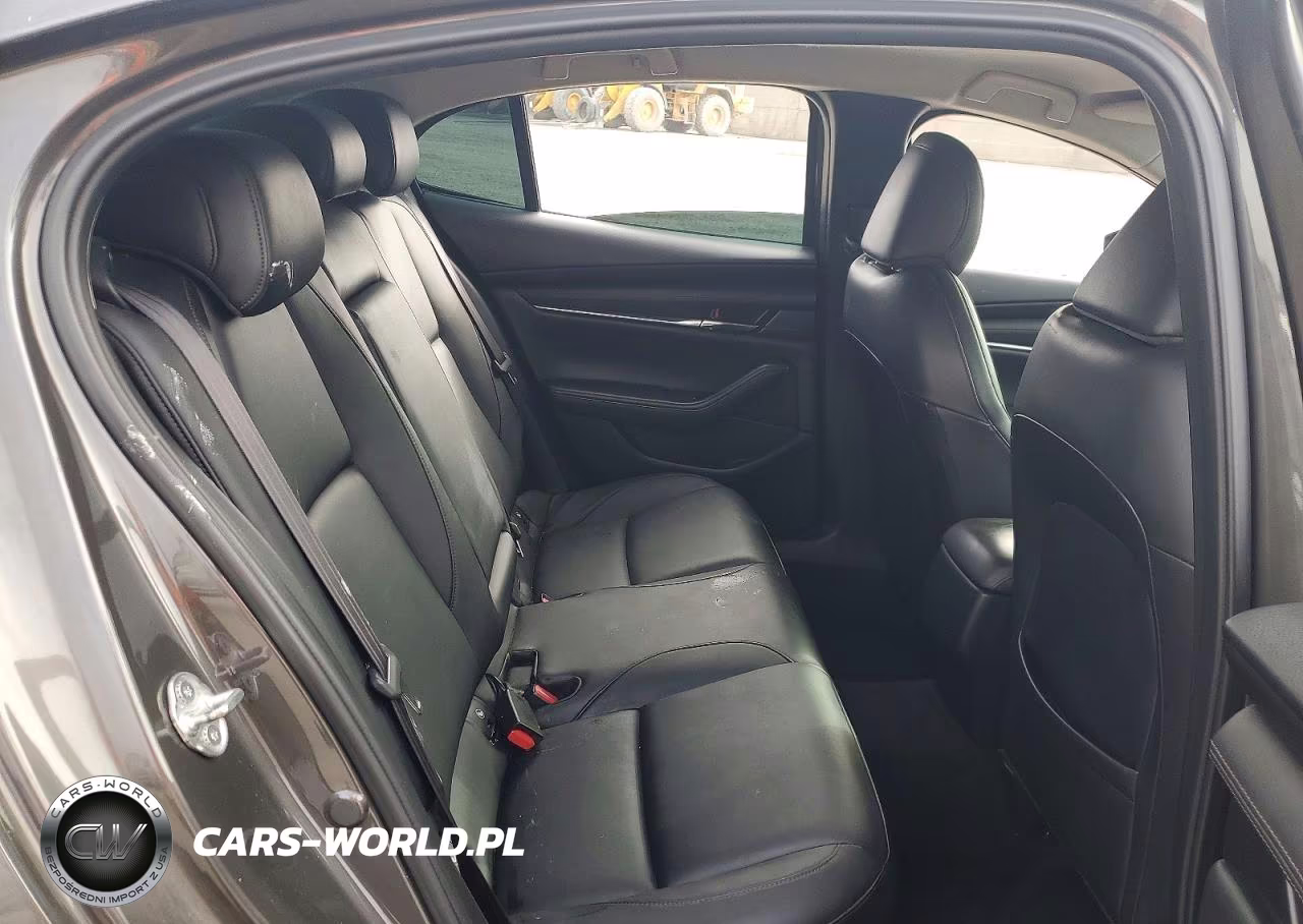 2019 Mazda 3 Preferred Plus VIN:JM1BPACL5K1111379 - 10
