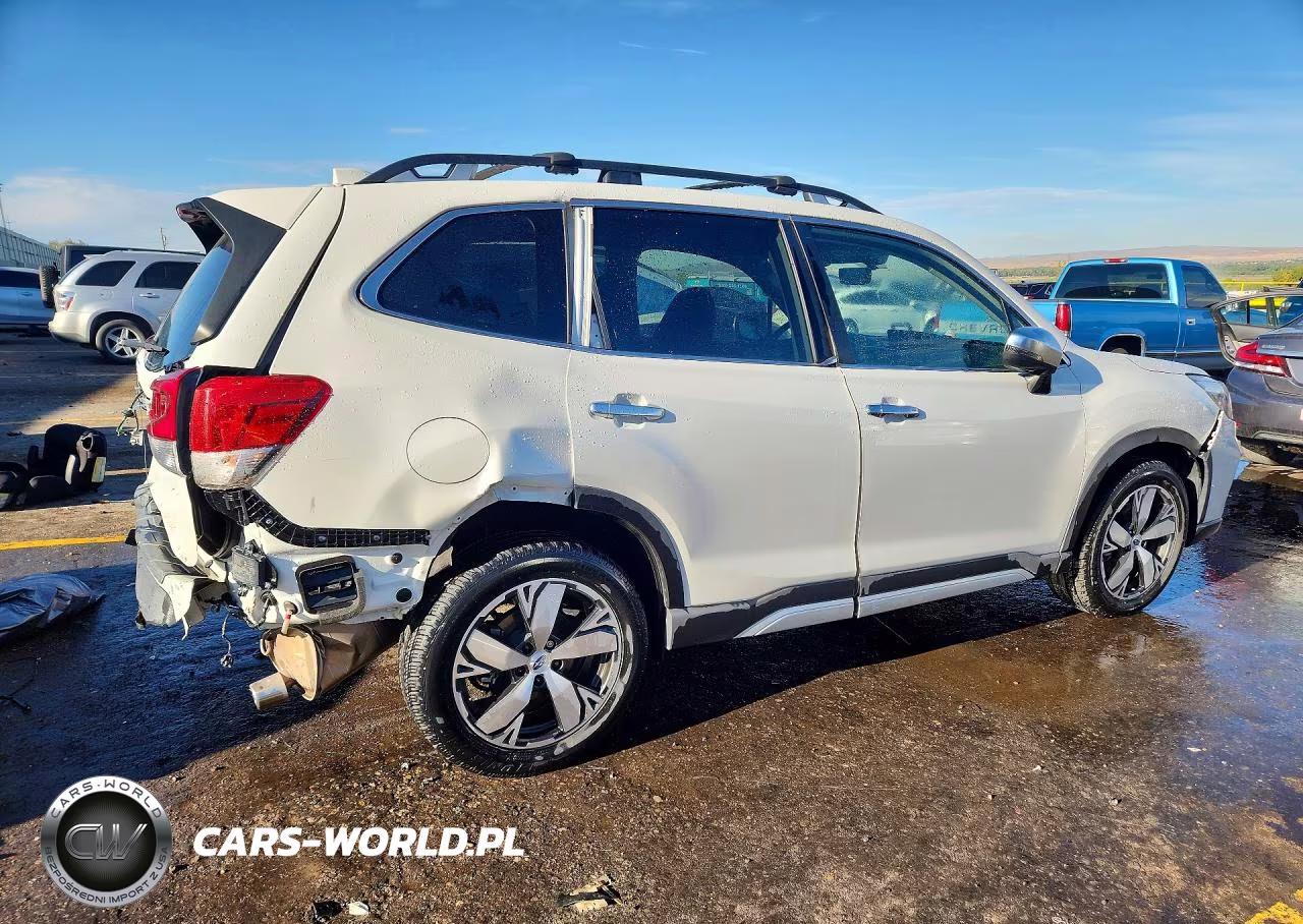 2019 Subaru Forester Touring VIN:JF2SKAWC9KH467756 - 3