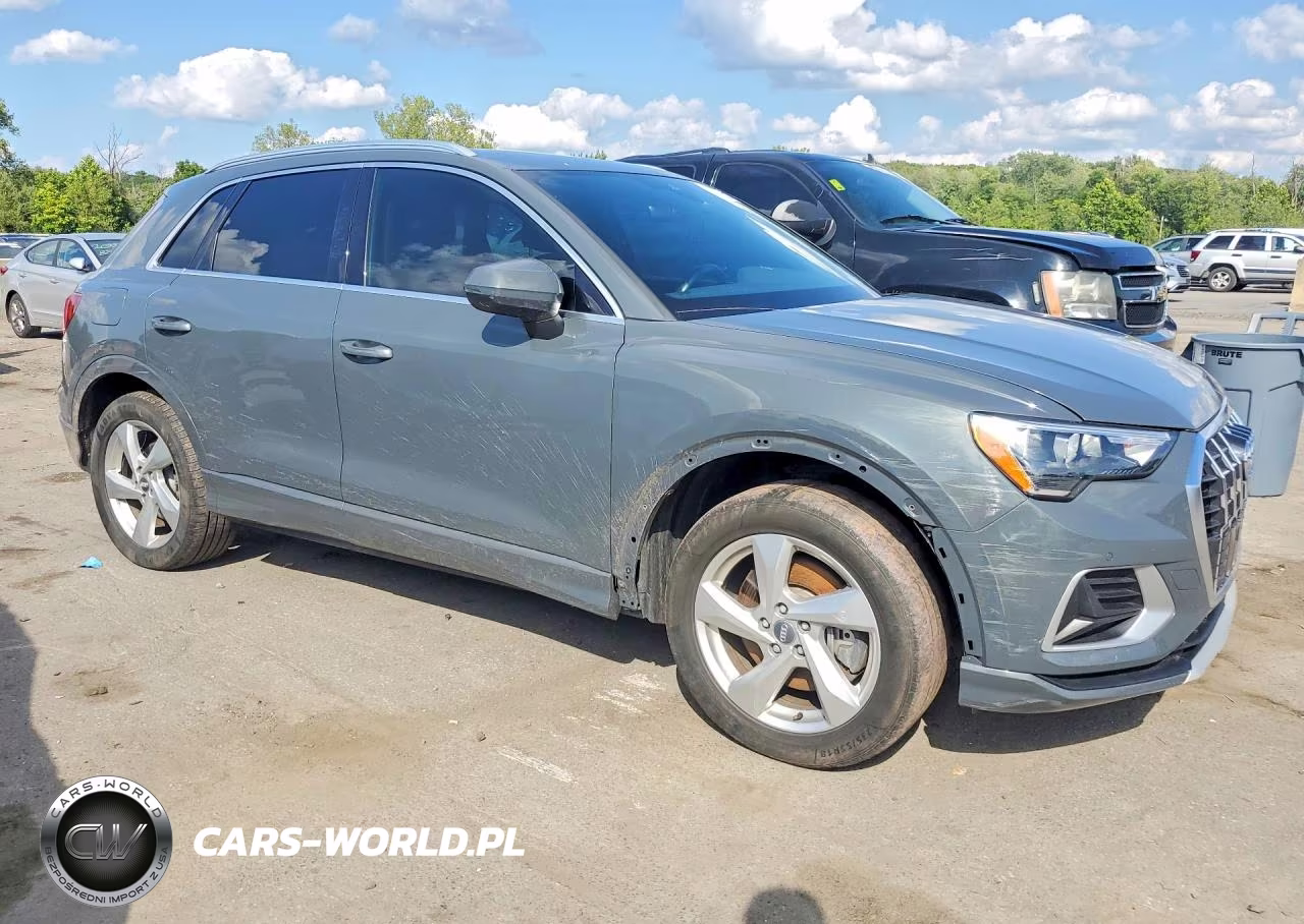 2020 Audi Q3 Premium VIN:WA1AECF38L1074106 - 4