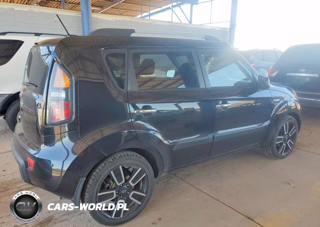 2011 Kia Soul + VIN:KNDJT2A25B7732335 - 3