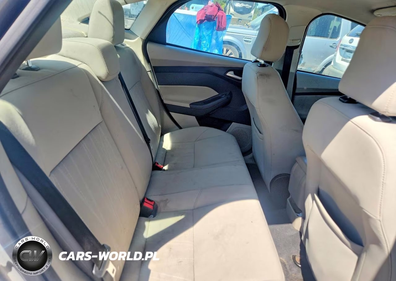 2015 Ford Focus Se VIN:1FADP3F20FL268017 - 10