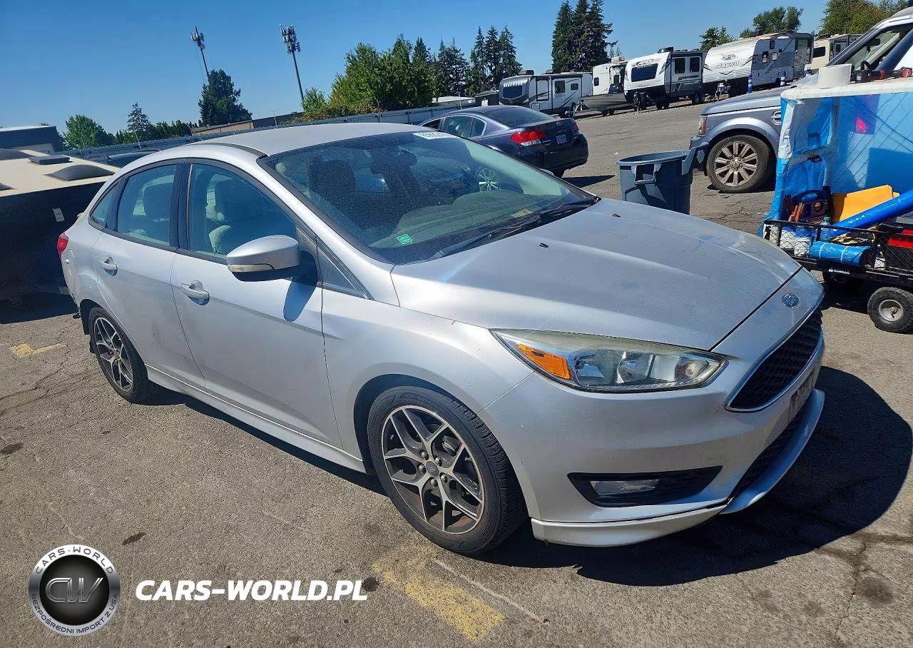 2015 Ford Focus Se VIN:1FADP3F20FL268017 - 4
