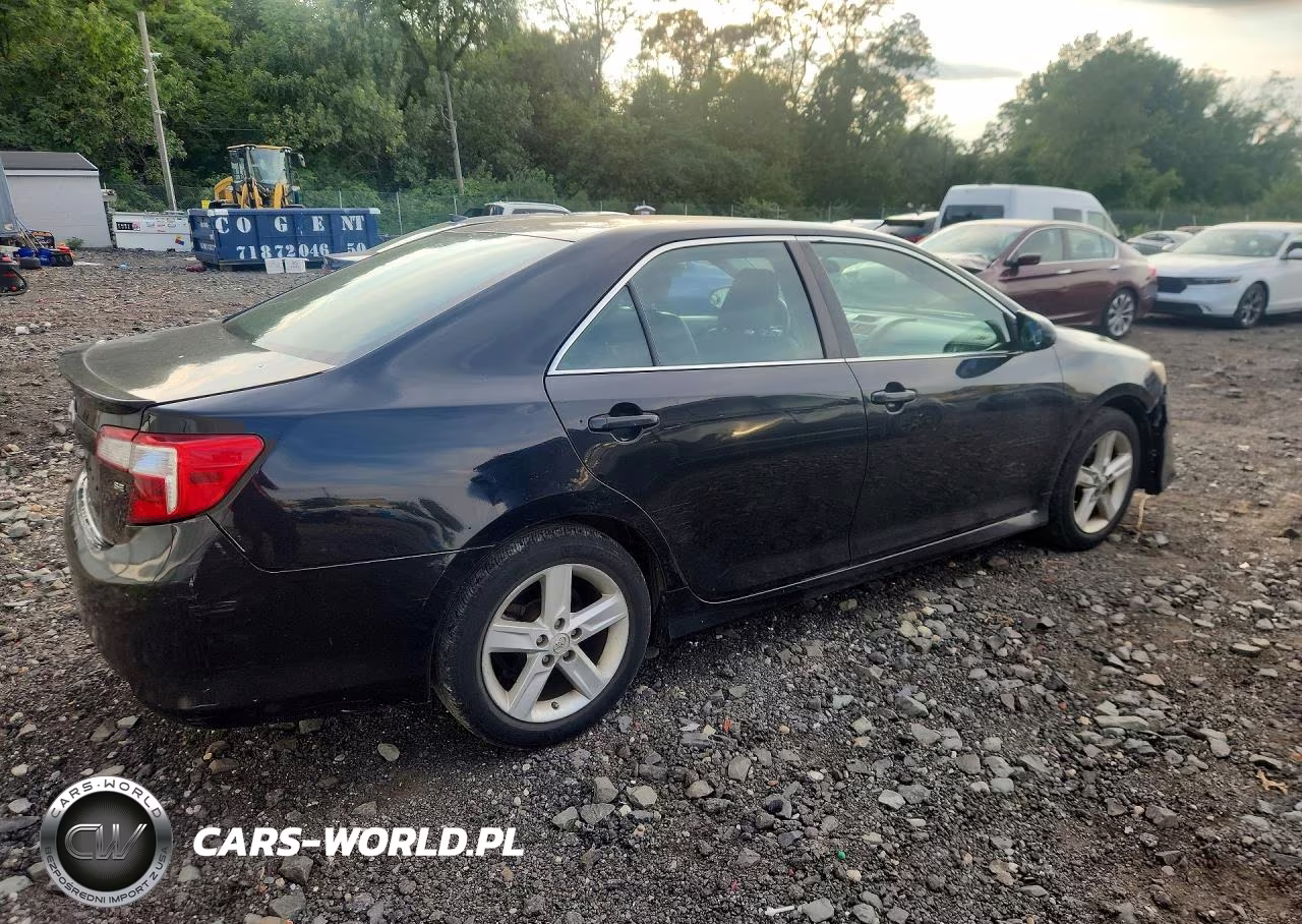 2014 Toyota Camry Se VIN:4T1BF1FK8EU418677 - 3