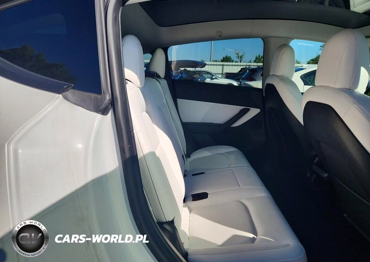 2022 Tesla Model Y VIN:7SAYGDEE9NF310945 - 10