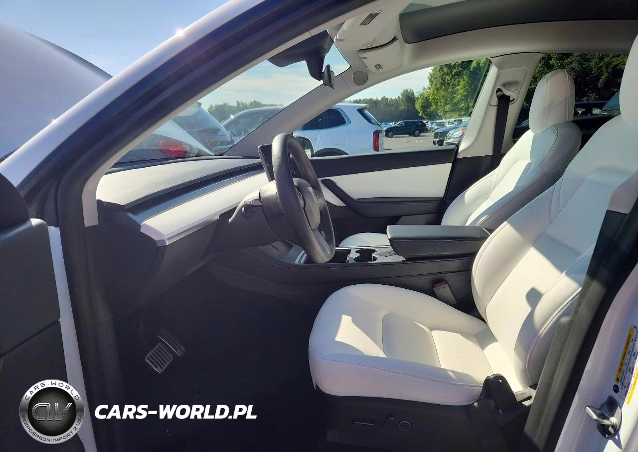 2022 Tesla Model Y VIN:7SAYGDEE9NF310945 - 7