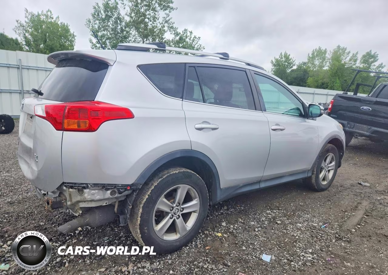 2015 Toyota Rav4 Xle VIN:2T3RFREV9FW382743 - 3
