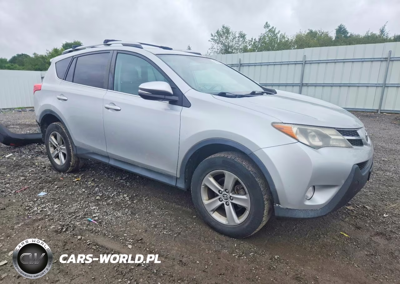2015 Toyota Rav4 Xle VIN:2T3RFREV9FW382743 - 4