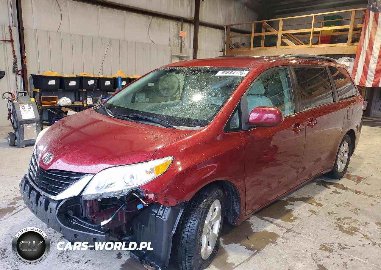 2013 Toyota Sienna Le – zdjęcie 1 z 14