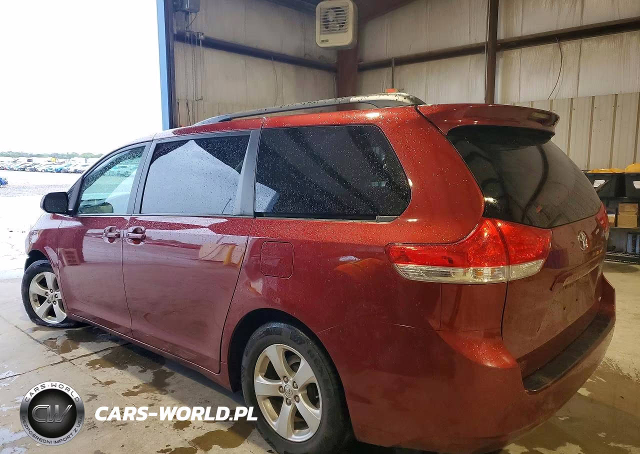 2013 Toyota Sienna Le VIN:5TDKK3DC2DS293301 - 2