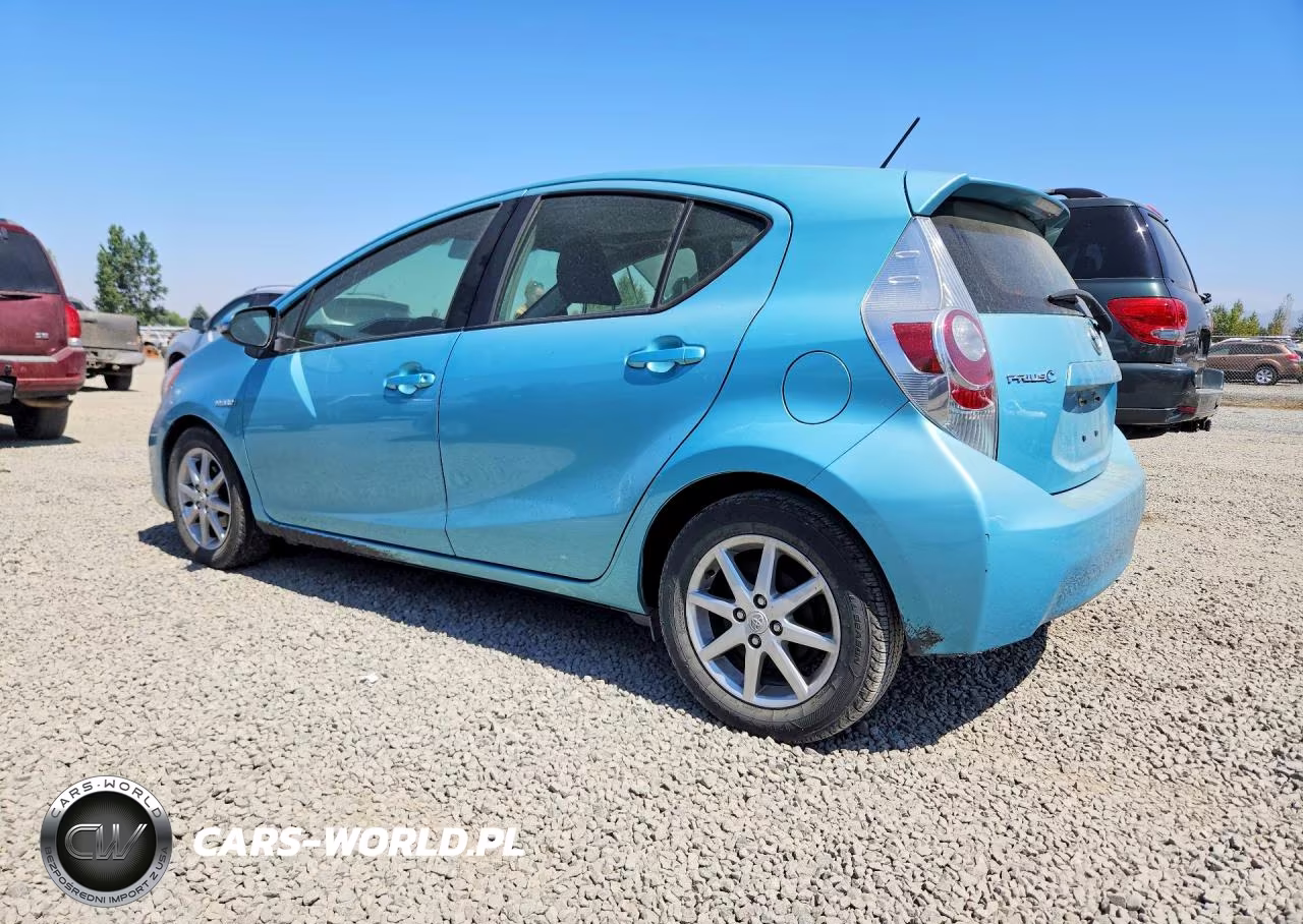 2013 Toyota Prius C Three VIN:JTDKDTB33D1051577 - 2