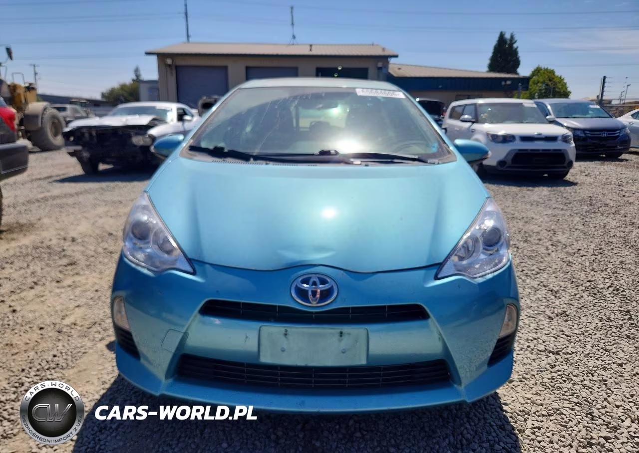 2013 Toyota Prius C Three VIN:JTDKDTB33D1051577 - 5