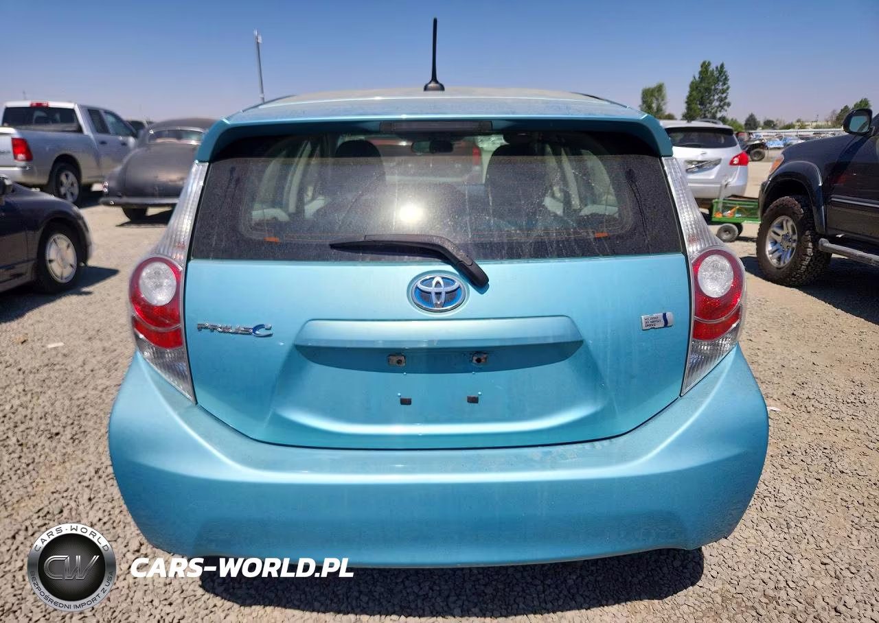 2013 Toyota Prius C Three VIN:JTDKDTB33D1051577 - 6