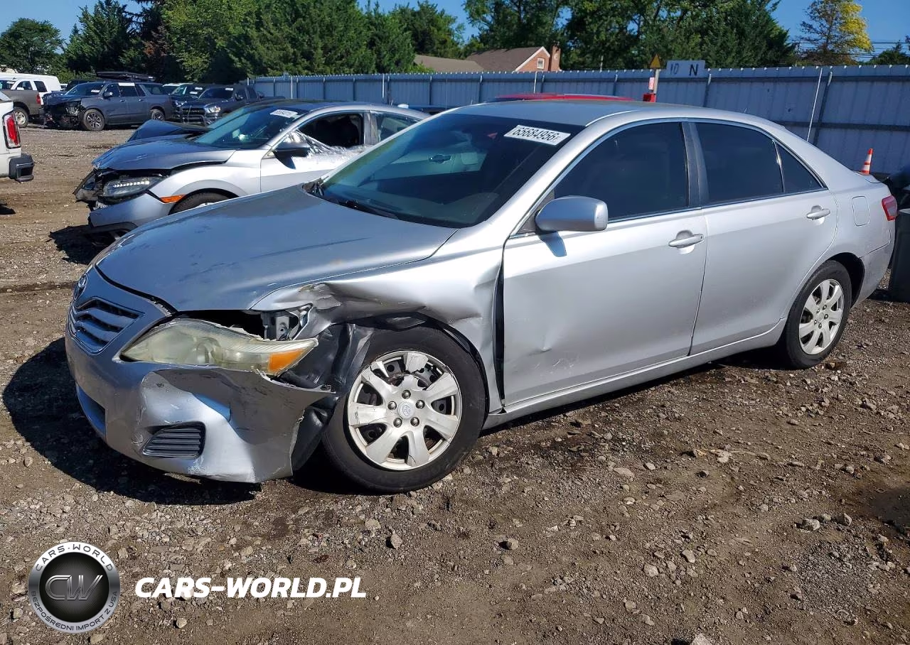 2011 Toyota Camry Le – zdjęcie 1 z 12