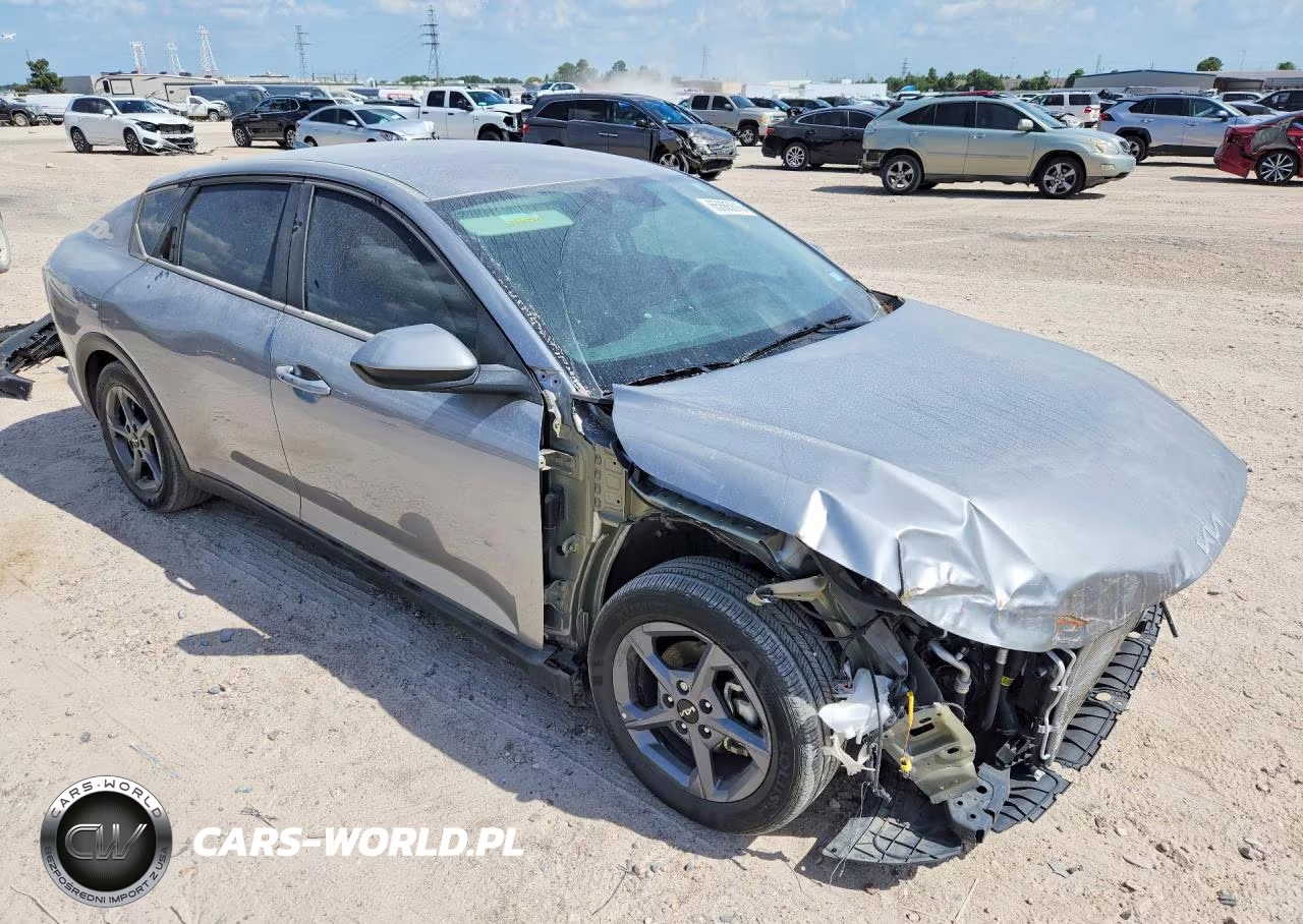 2025 Kia K4 Lxs VIN:3KPFT4DE4SE141856 - 4