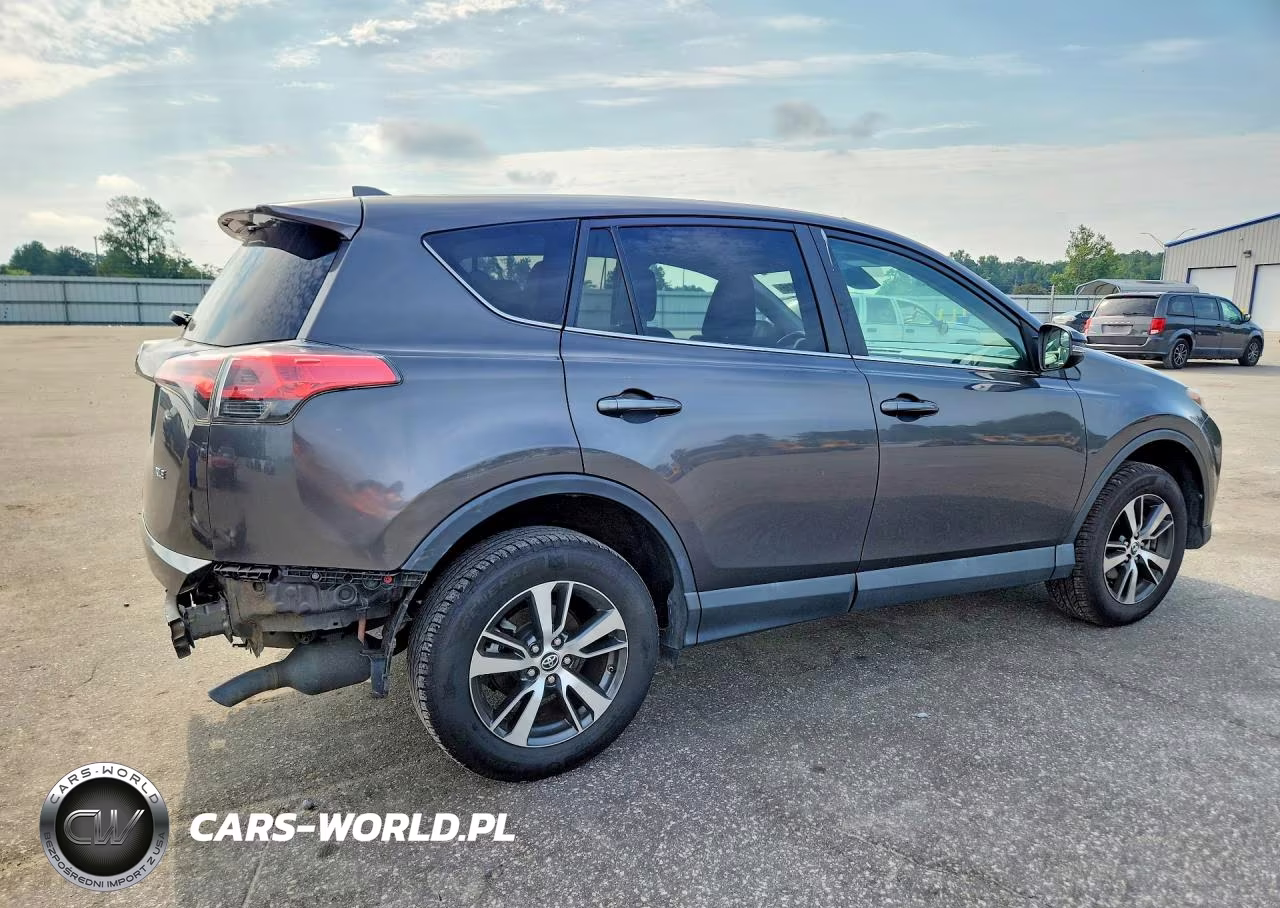 2018 Toyota Rav4 Xle VIN:2T3WFREV1JW477812 - 3
