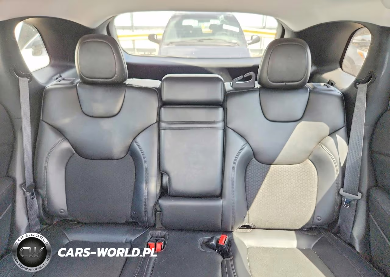 2019 Jeep Cherokee Latitude Plus VIN:1C4PJLLB6KD384226 - 10