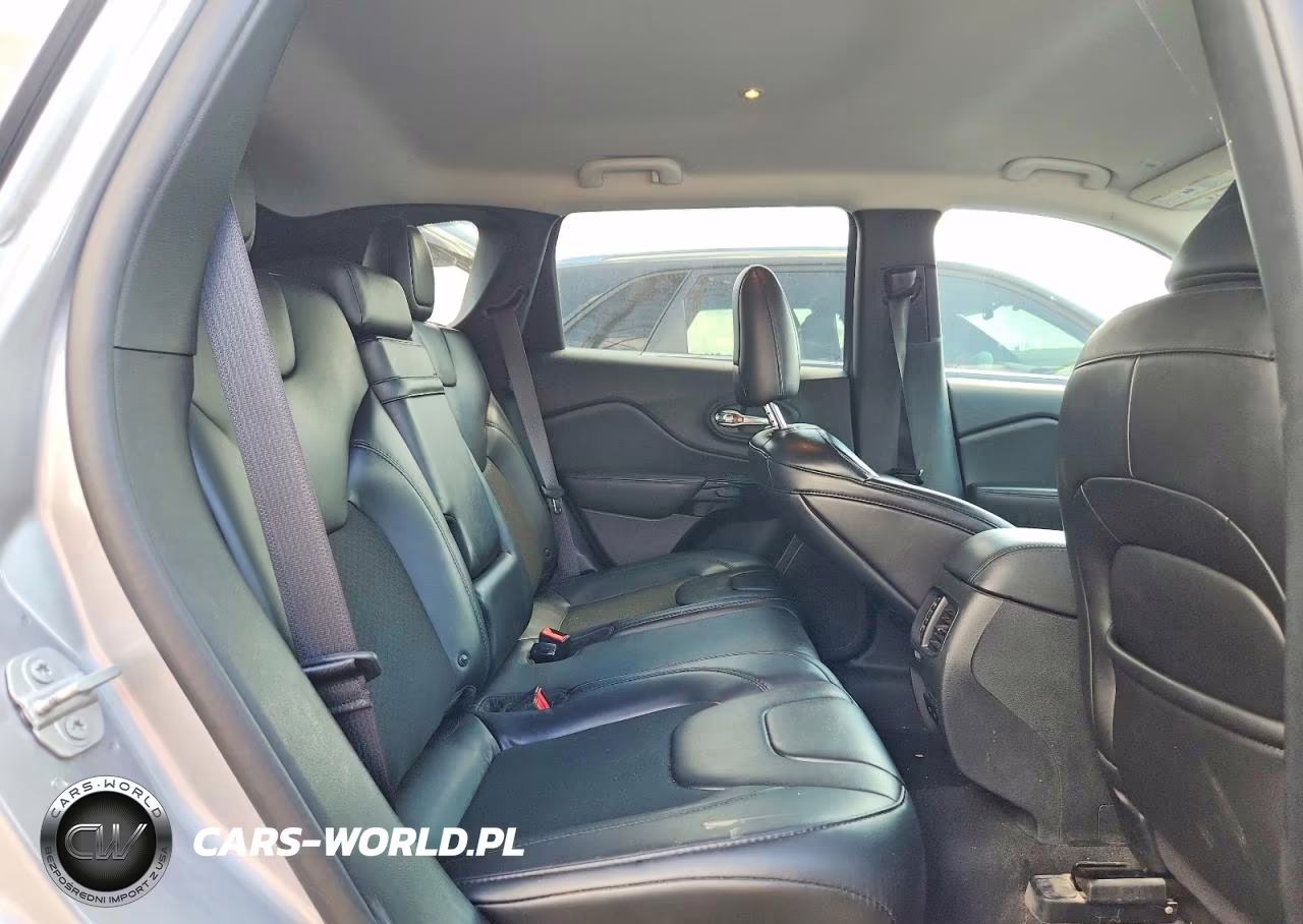 2019 Jeep Cherokee Latitude Plus VIN:1C4PJLLB6KD384226 - 11