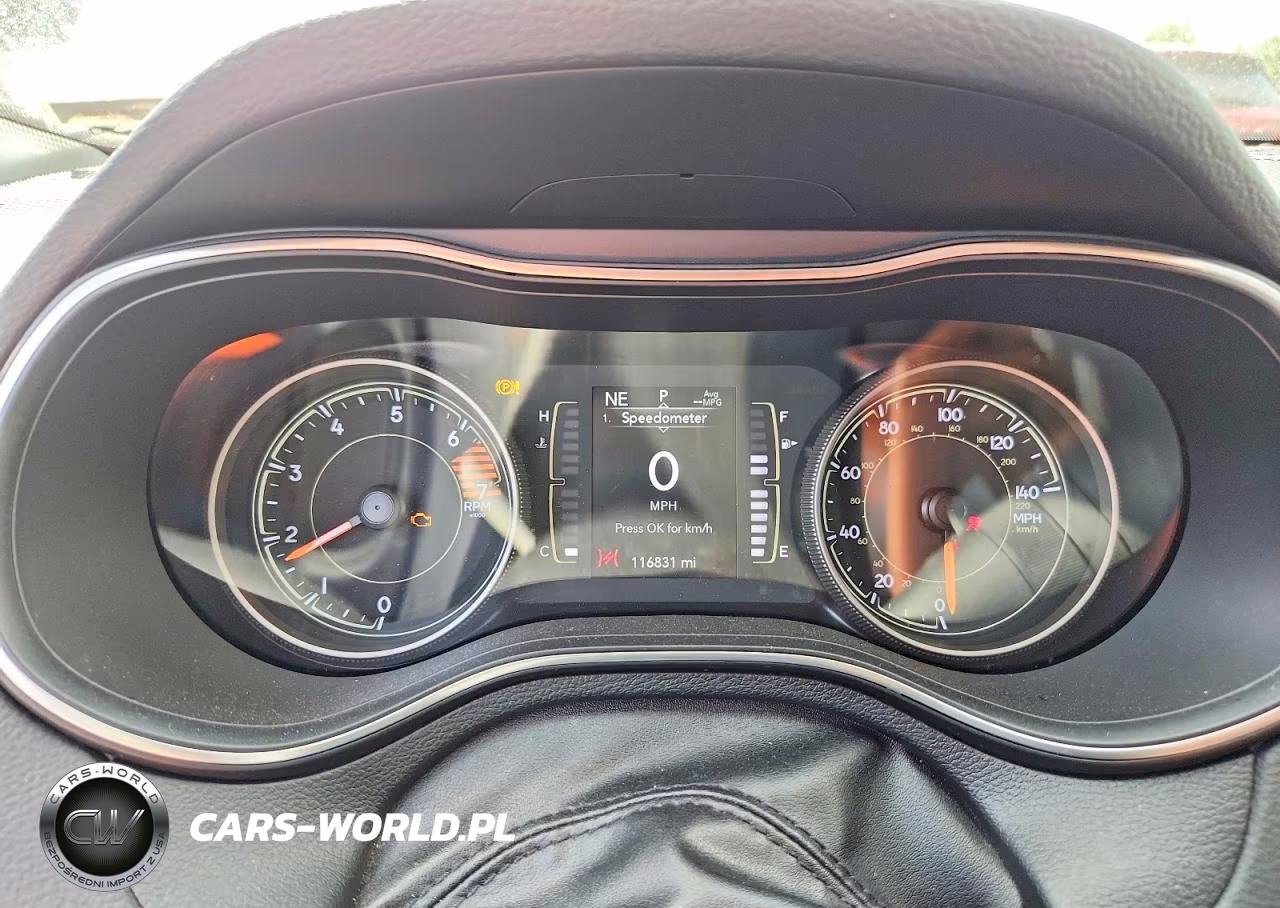 2019 Jeep Cherokee Latitude Plus VIN:1C4PJLLB6KD384226 - 9