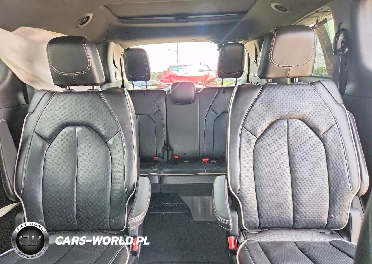 2018 Chrysler Pacifica Limited VIN:2C4RC1GG7JR354175 - 10