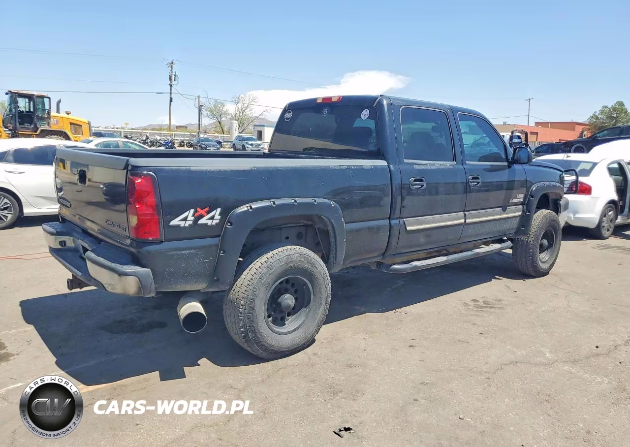 2004 Chevrolet Silverado K2500 Heavy Duty VIN:1GCHK23264F253770 - 3