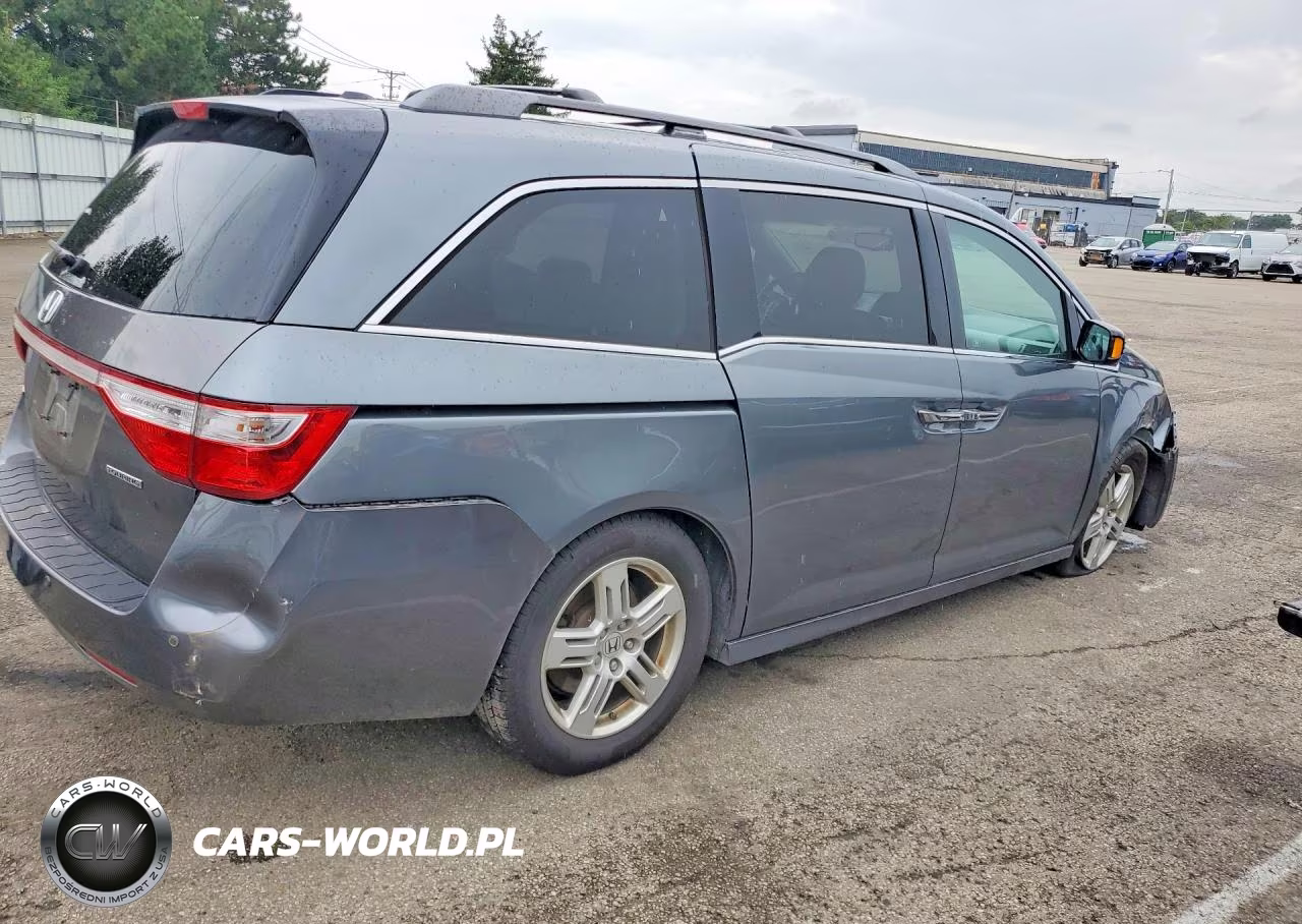2011 Honda Odyssey Touring VIN:5FNRL5H98BB052060 - 3