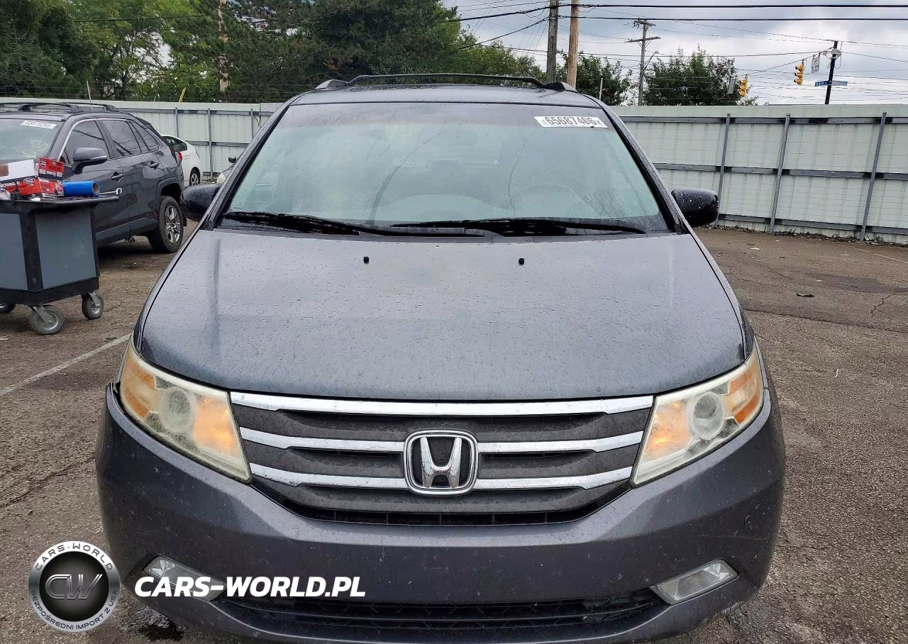 2011 Honda Odyssey Touring VIN:5FNRL5H98BB052060 - 5